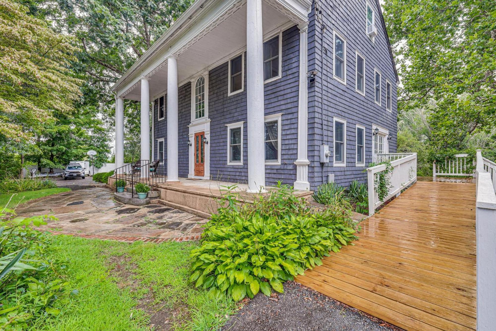 Quintessential New England Home With Patio And Grill! Putnam Exterior foto